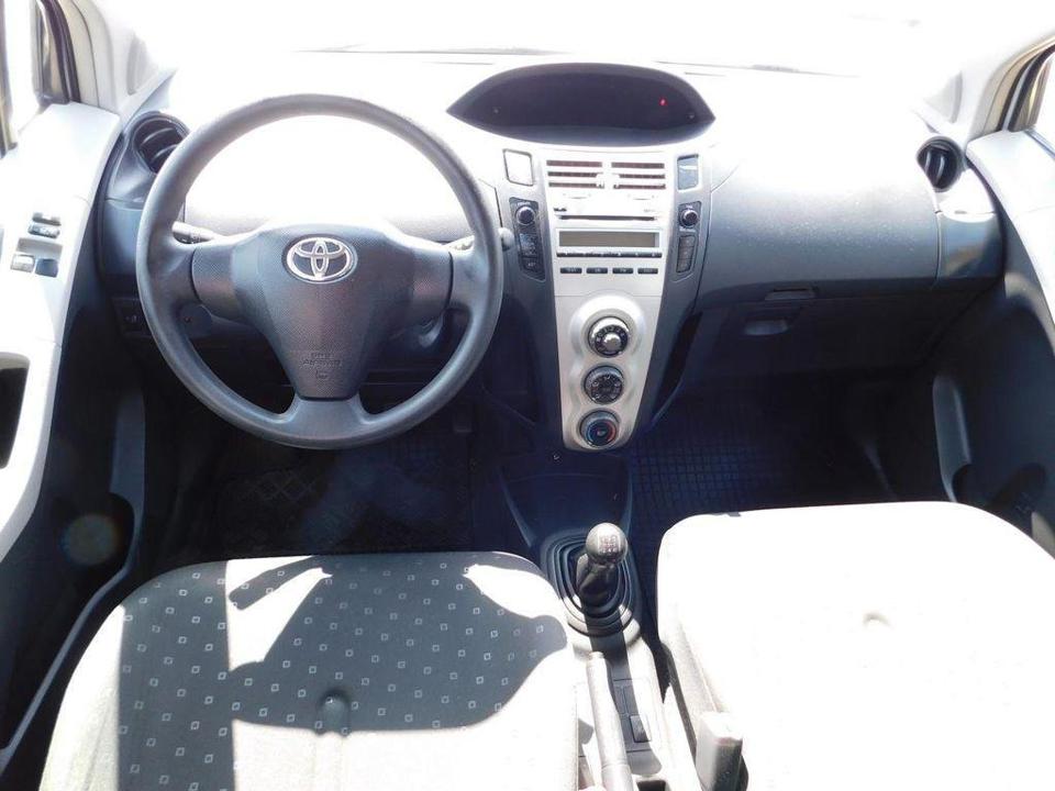 Toyota Yaris 1.3 i 64kw čr