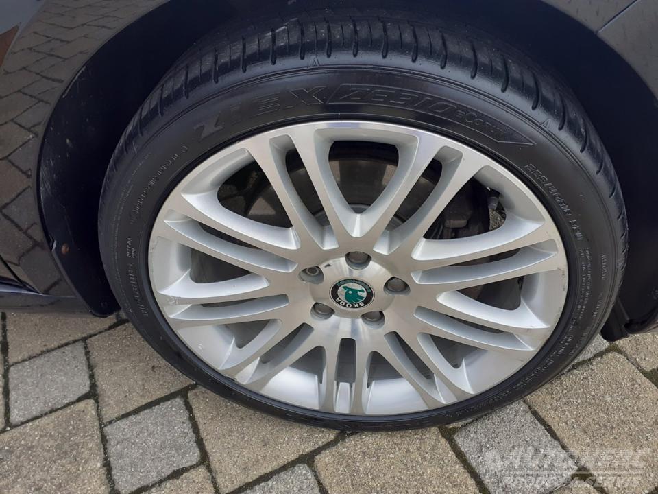 Škoda Superb KOMBI 2.0 TDi DSG