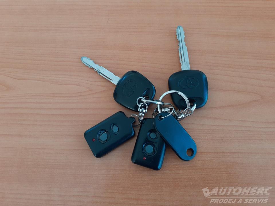 Toyota Yaris 1.0  1.MAJ ČR