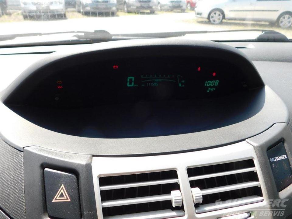 Toyota Yaris 1.3 i 64kw čr