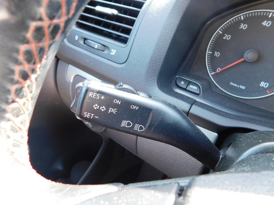 Volkswagen Golf 1.6 i 75Kw