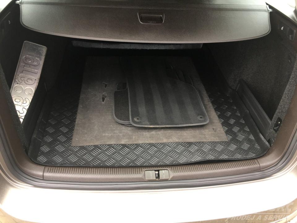Volkswagen Passat KOMBI 2.0 TDi