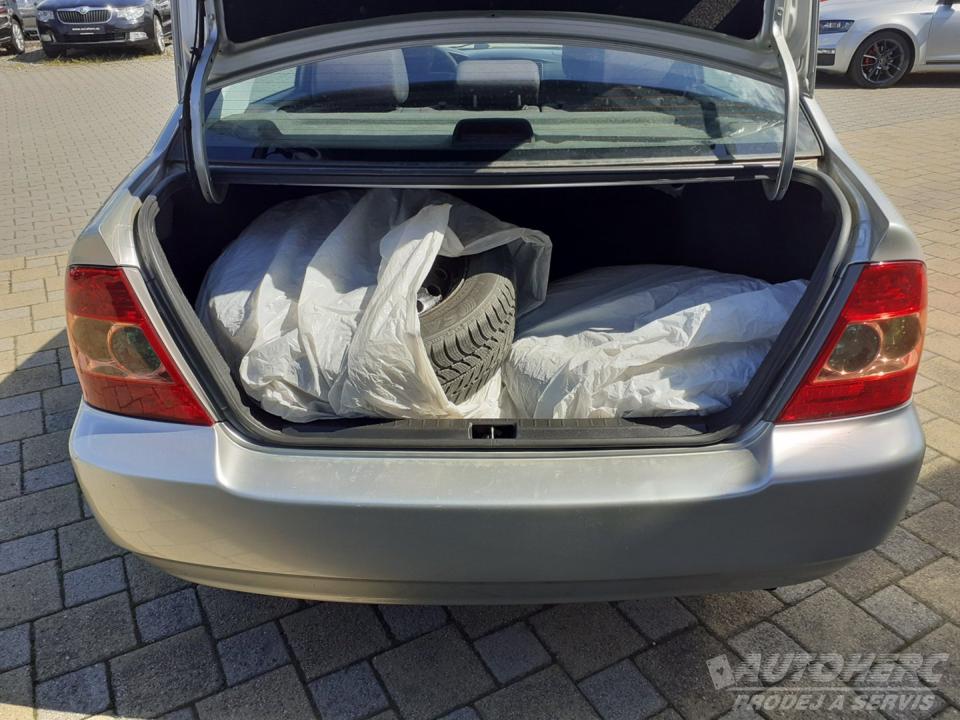 Toyota Corolla 1.6 VVT  ZADÁNO !