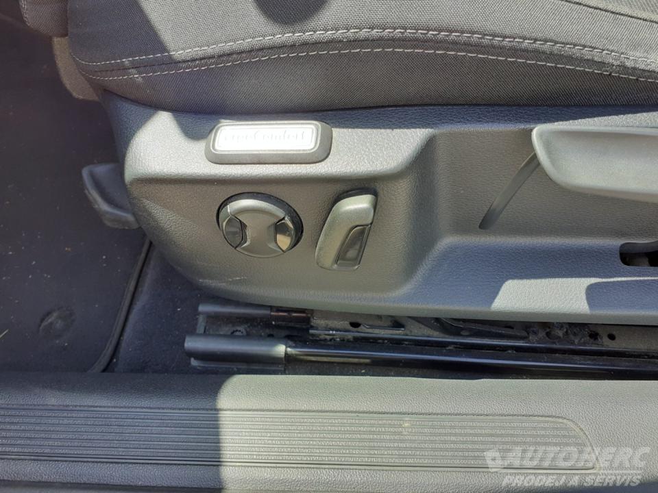 Volkswagen Passat KOMBI 2.0 TDi