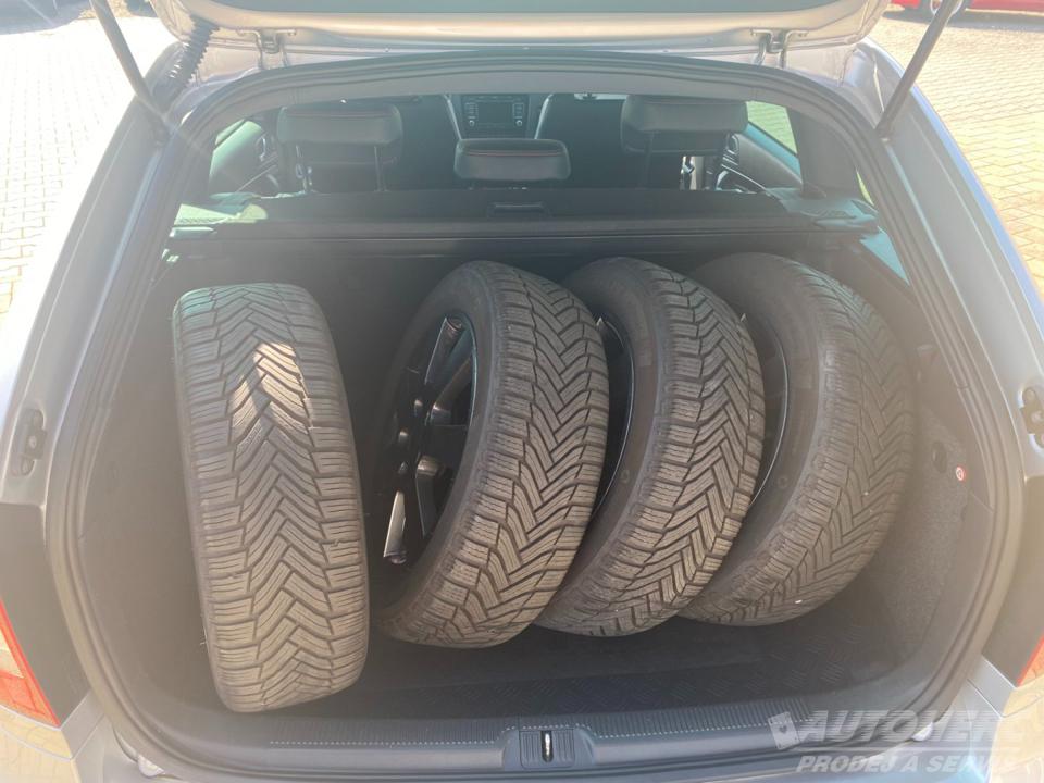 Škoda Octavia KOMBI 2.0 TSi RS