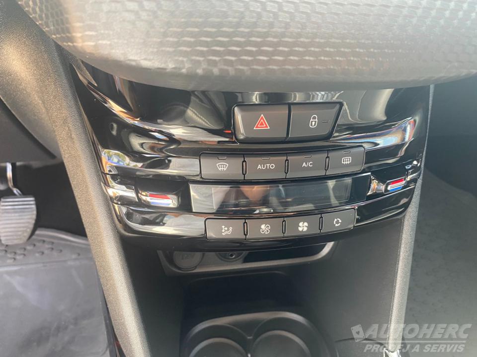 Peugeot 2008 1.2 Pure Tech ČR
