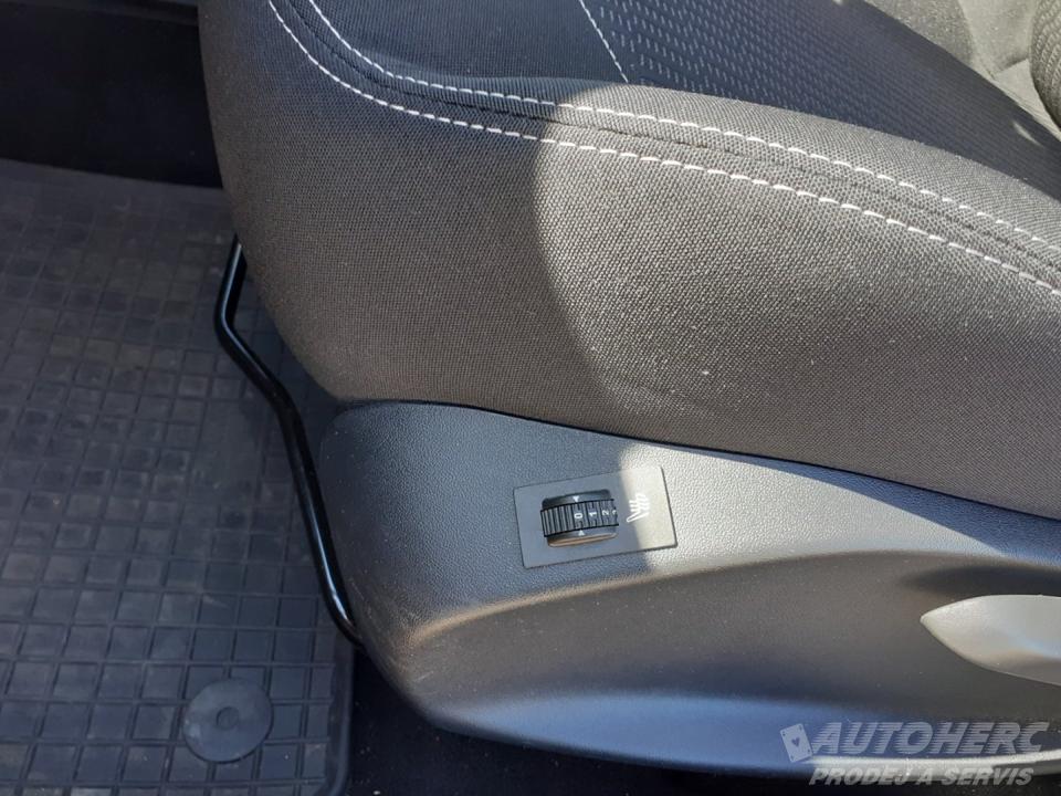Peugeot 208 1.2 PT 1 .Maj .ČR