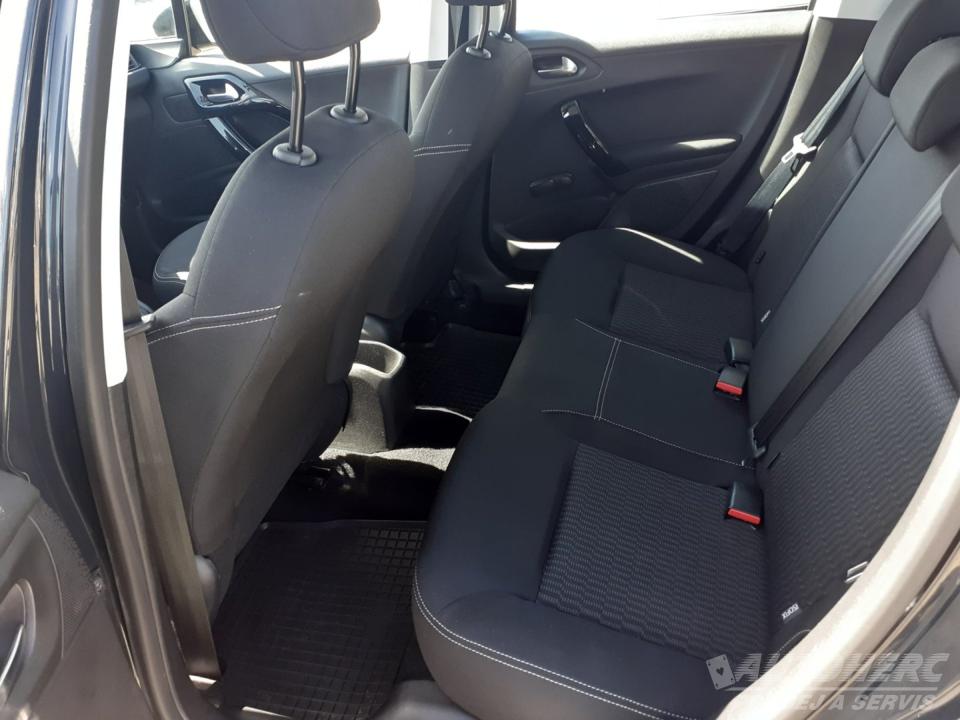 Peugeot 208 1.2 PT 1 .Maj .ČR