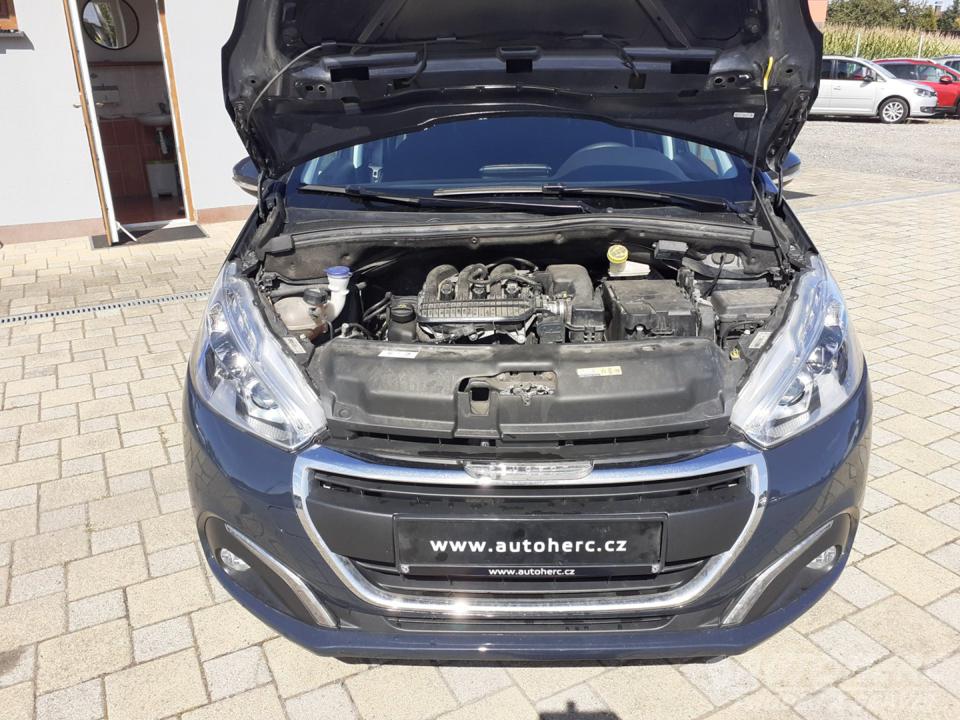 Peugeot 208 1.2 PT 1 .Maj .ČR