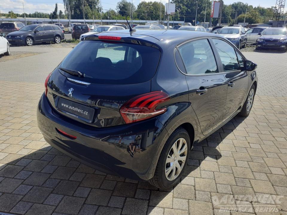 Peugeot 208 1.2 PT 1 .Maj .ČR