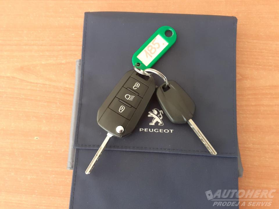 Peugeot 208 1.2 PT 1 .Maj .ČR