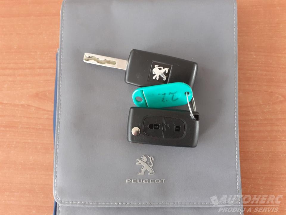 Peugeot 3008 1.6 i 88 kW