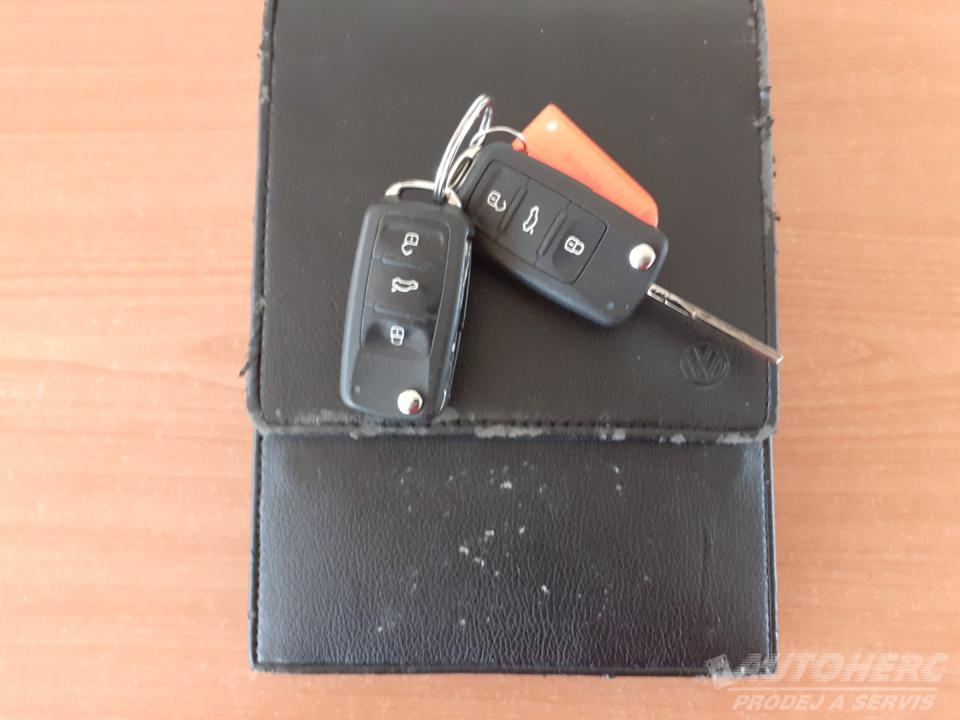 Volkswagen Golf 1.4 i  1.MAJ. ČR