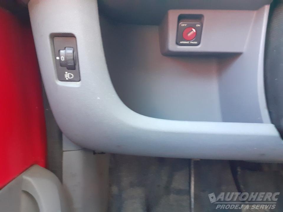 Peugeot 107 1.0 3 DV  ČR