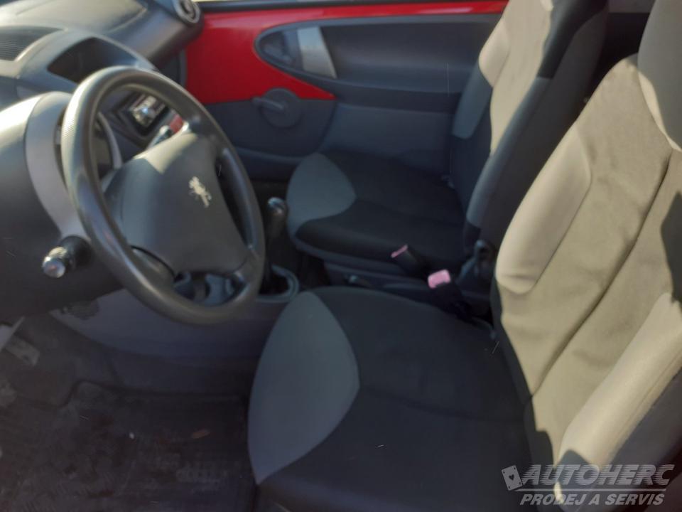 Peugeot 107 1.0 3 DV  ČR