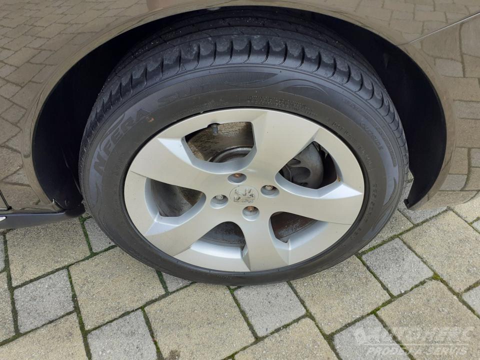 Peugeot 3008 1.6 i  16V 115Kw