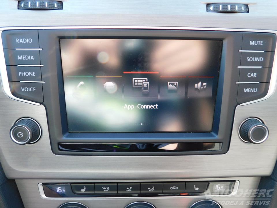 Volkswagen Golf VII KOMBI 2.0 TDI