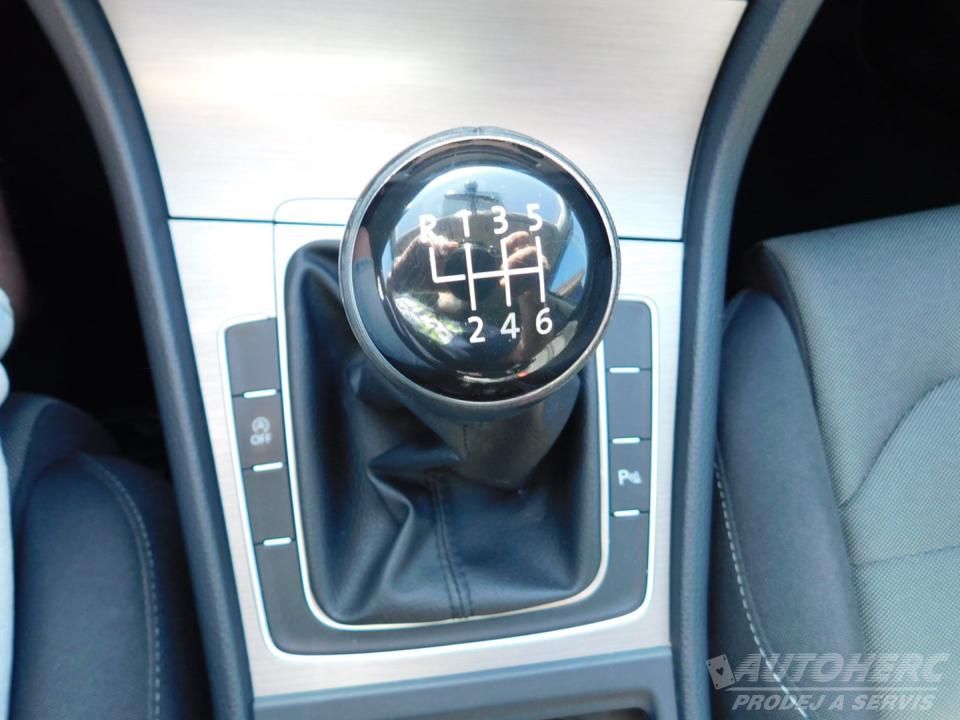 Volkswagen Golf VII KOMBI 2.0 TDI