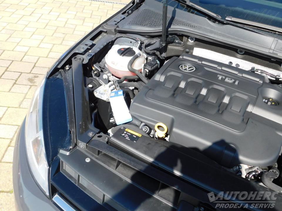 Volkswagen Golf VII KOMBI 2.0 TDI