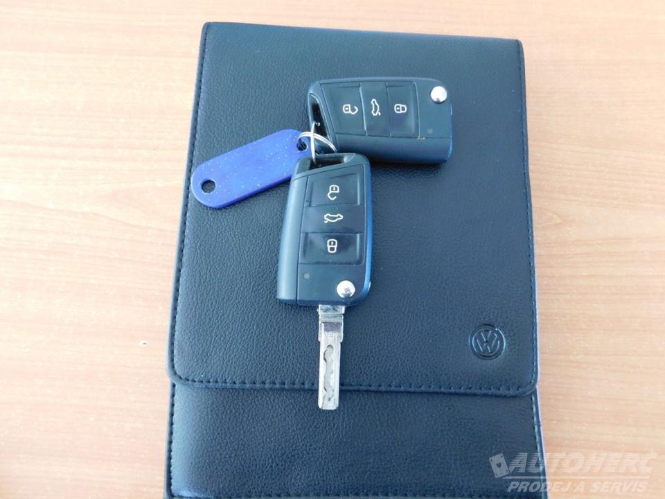 Volkswagen Golf VII KOMBI 2.0 TDI