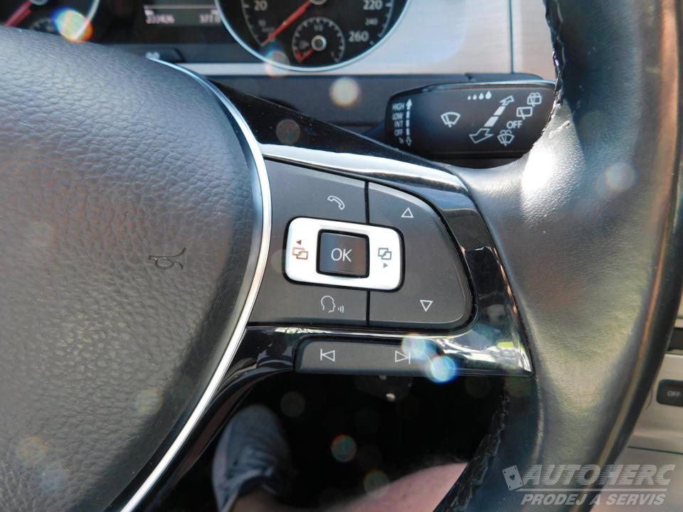 Volkswagen Golf VII KOMBI 2.0 TDI