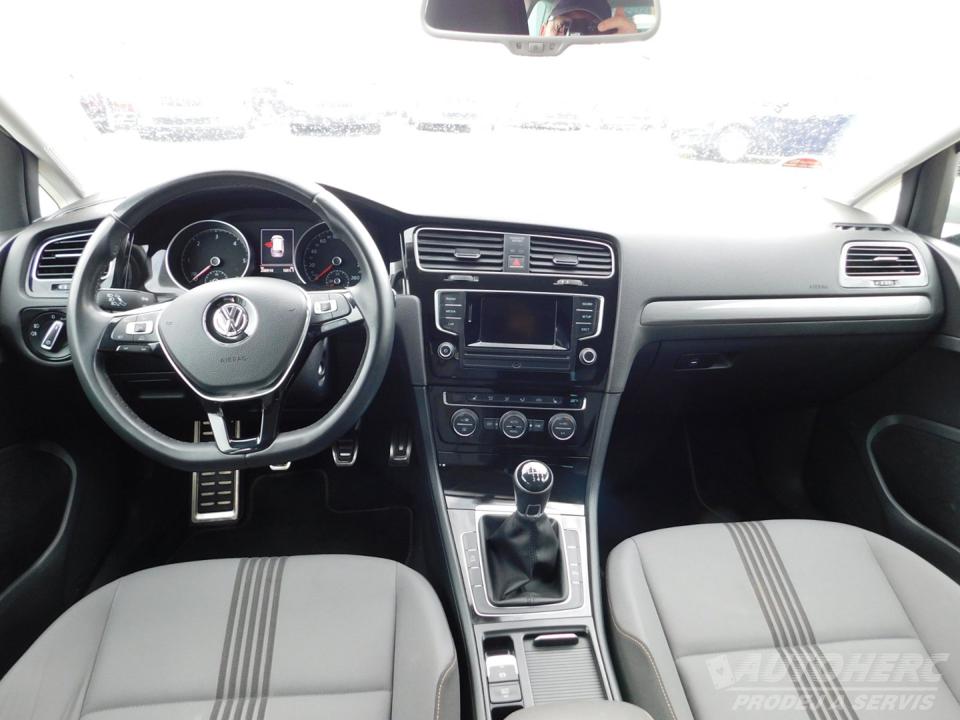 Volkswagen Golf VII KOMBI 2.0 TDi