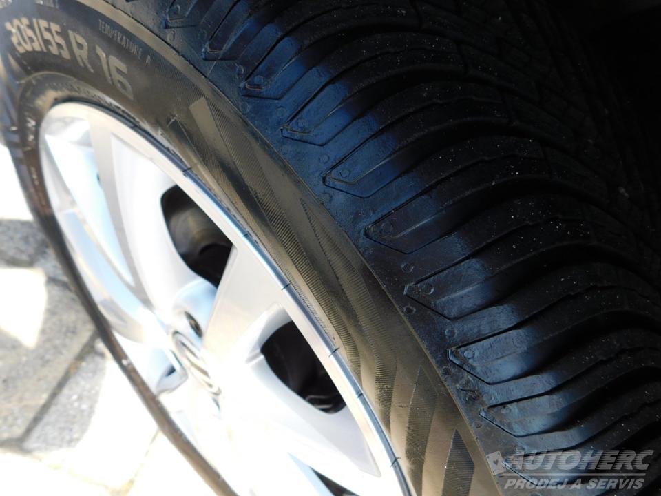 Volkswagen Touran 1.9 TDi DSG