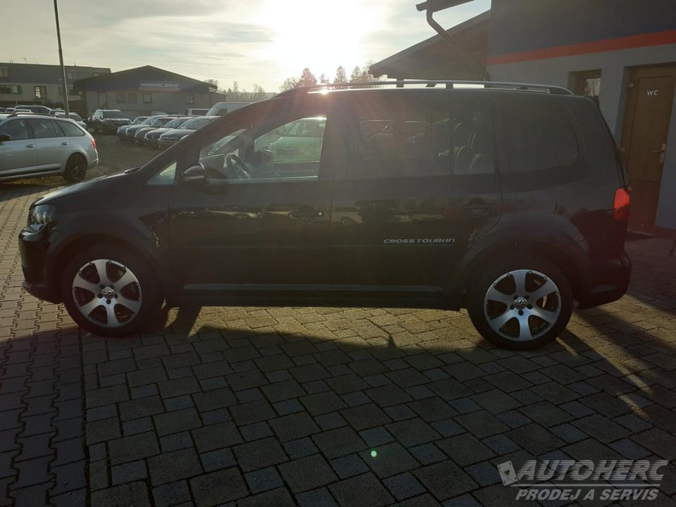 Volkswagen Touran 2.0 TDi CROSS